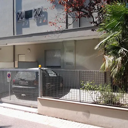 Apartment Marina Centro Indipendente 72 Mq Con Posto Auto E Ampio Cortile Recintato, Ideale Per I Vostri Cani